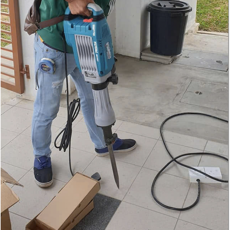 Máy đục bê tông 30 ly Total TH217506 ( 1700W  50J )