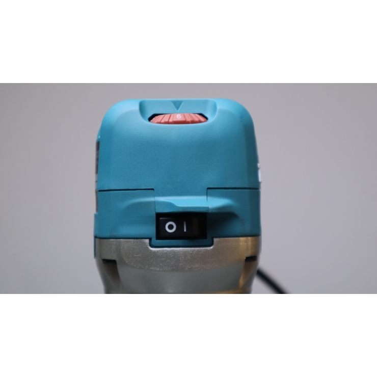 Máy phay chỉnh tốc 710W Makita RT0702C 6.35mm