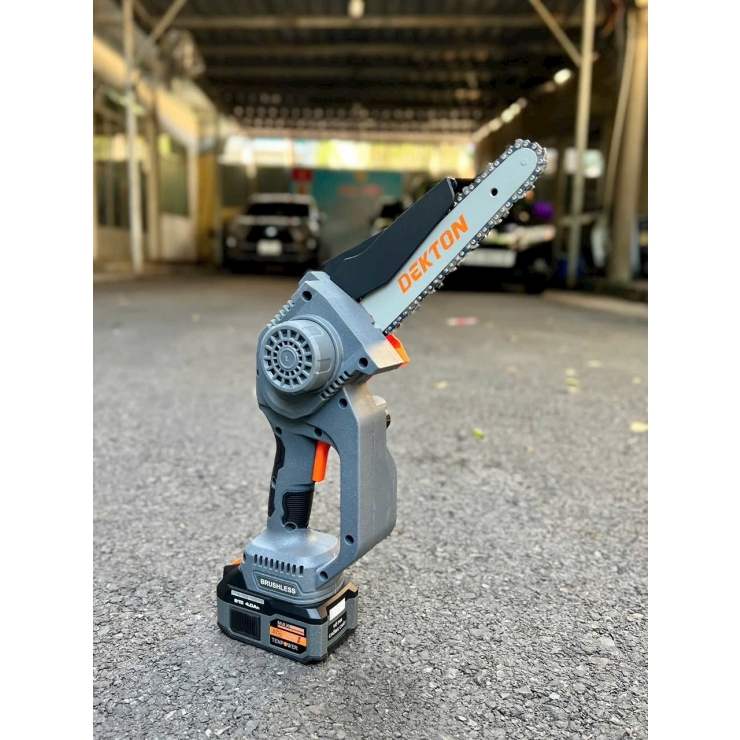 Máy cưa xích 8 inch Pin 21V Dekton M21-CS08BLC Brushless 