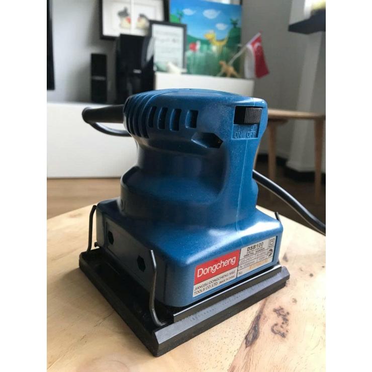 Máy chà nhám rung vuông Dongcheng DSB100 100x110mm