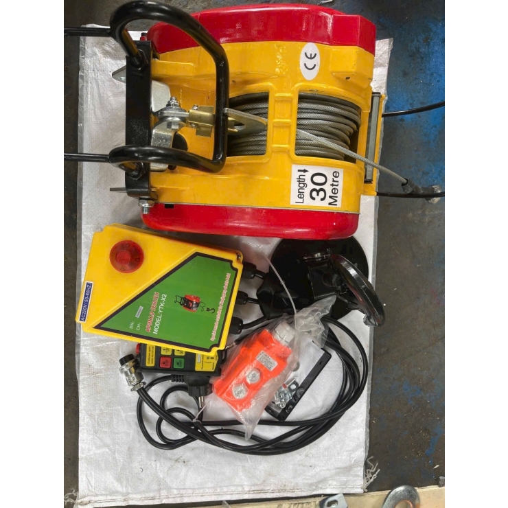 Máy tời treo điều khiển từ xa 230 Kg Fuki Le Easy 
