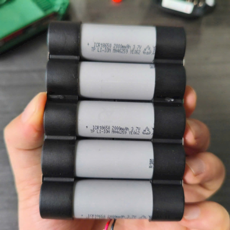 Pin 2.0A Dekton M21-B2065XPLUS ( 5 cell xả 65A )