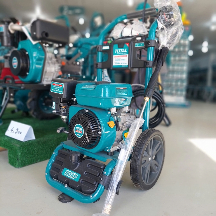 Máy xịt rửa xe dùng xăng 6.0Hp Total TGT250105 ( xe đẩy )