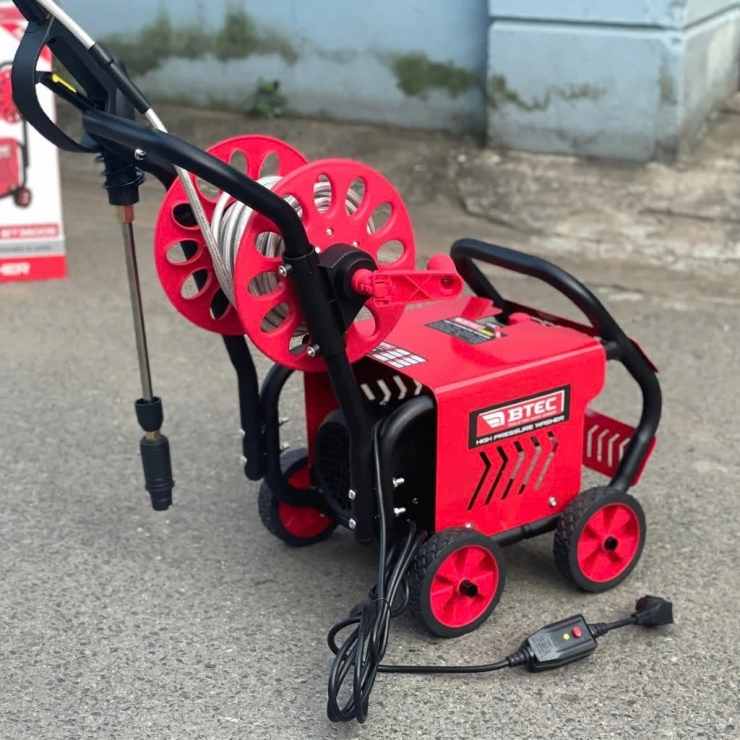 Máy rửa xe cao áp 3600W Btec BT37 xe đẩy