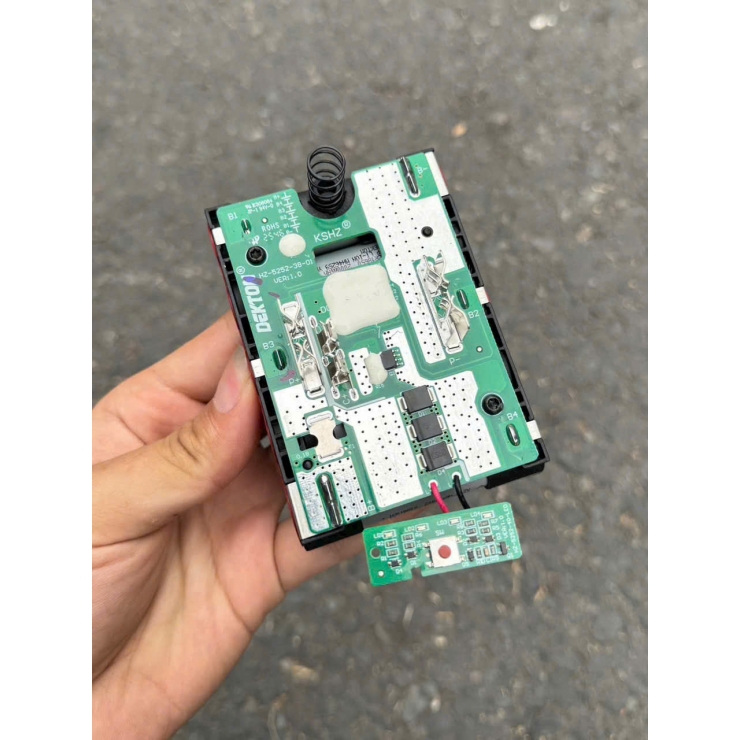 Pin 2A Dekton M21-B2055XPRO ( 5cell dòng xả cao 55A ) 