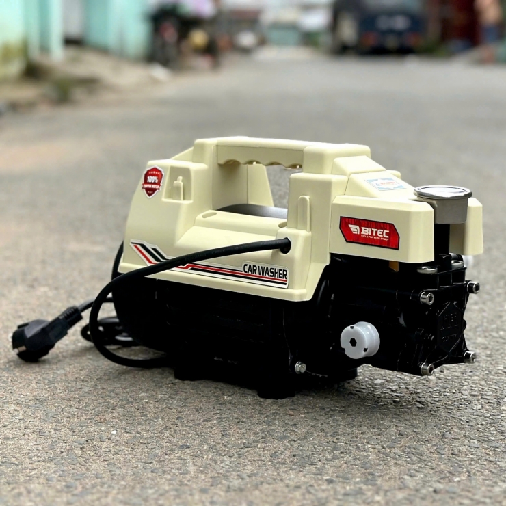 Máy xịt rửa xe 2700W Btec BT2710