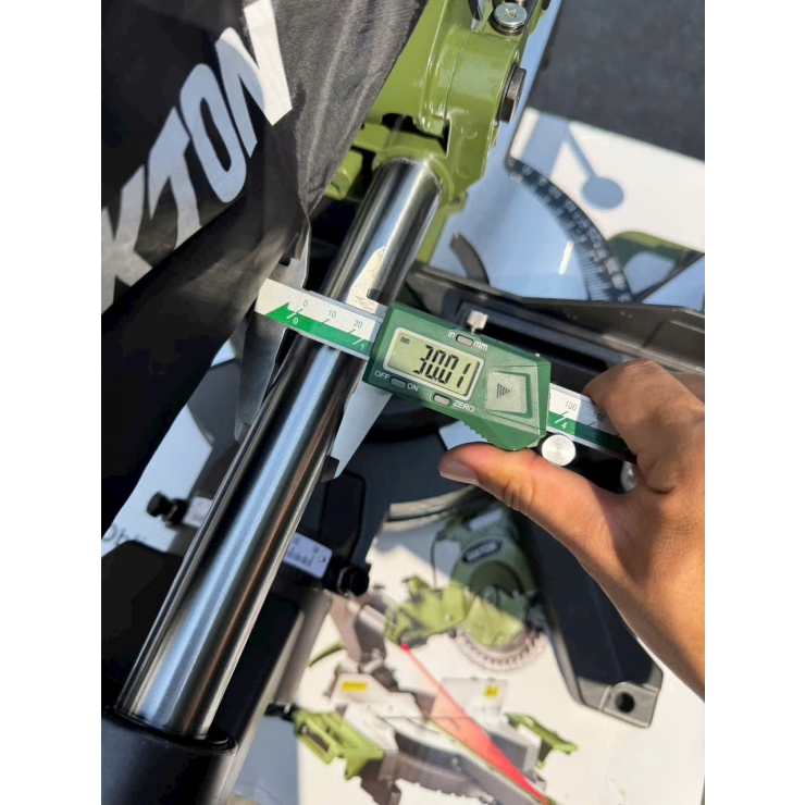 Máy cắt ti trượt 255mm Dekton DK-CN256XPRO laser rọi mặt cắt