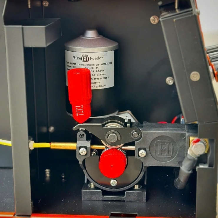 Máy hàn Mig que 270A Btec MIG270A ( 220V-380V )